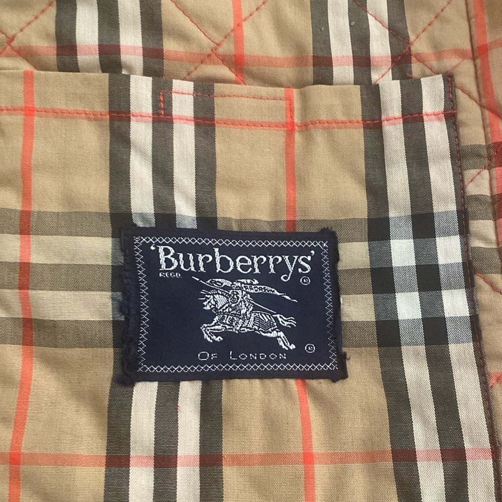 Fresh from the dry cleaners is an adorable BURBERRY barn jacket!